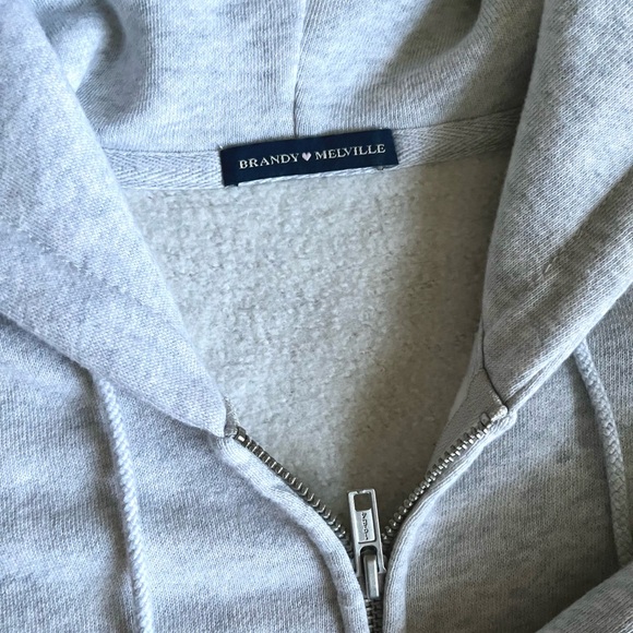 Cropped gray Brandy Melville hoodie - Picture 2 of 3
